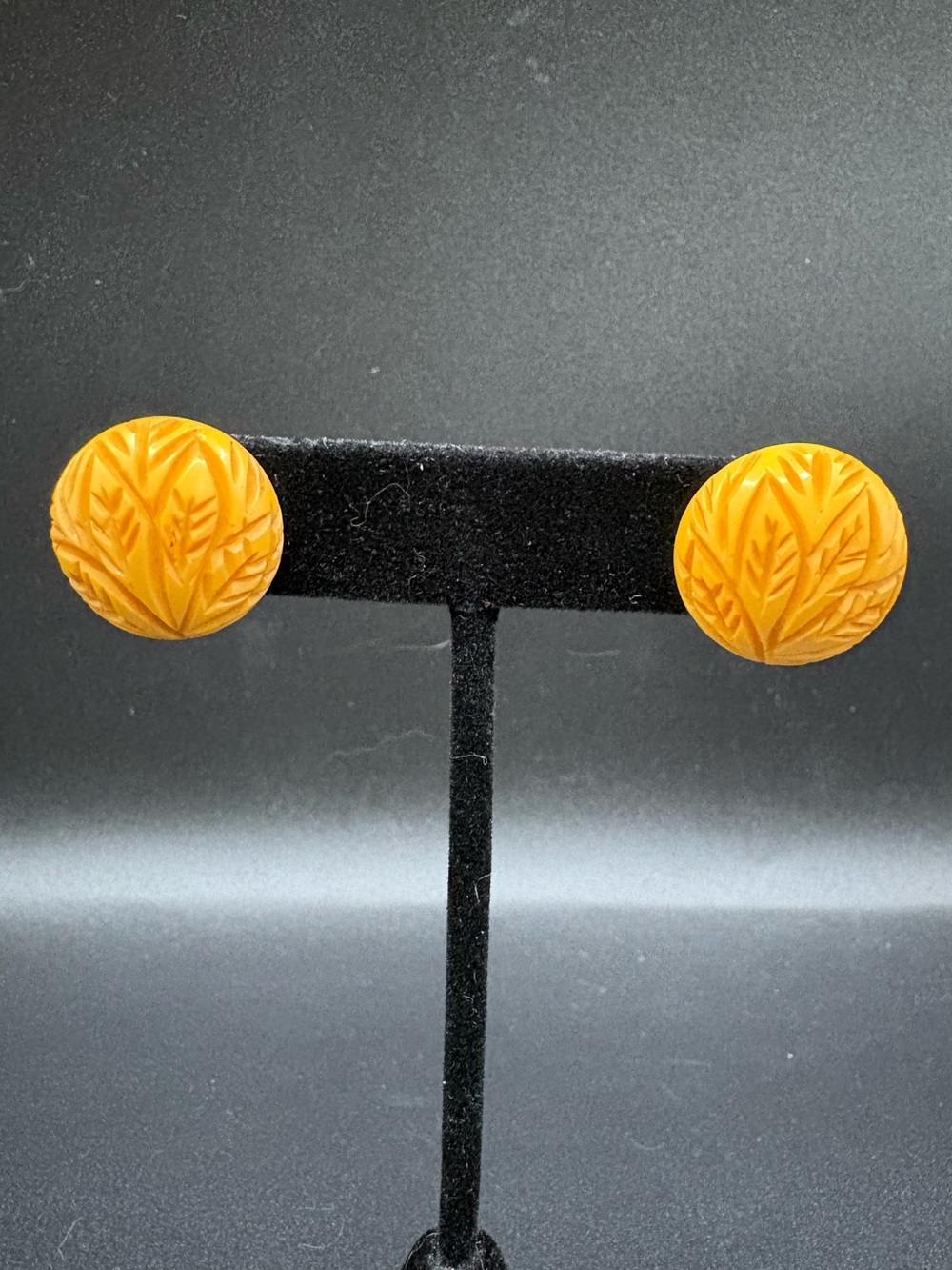 Vtg Screw Back Earrings - Picture 1 of 4